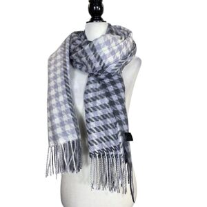 Saki soft  Houndstooth Scarf in Blue and Gray with fringe